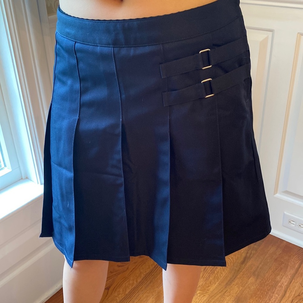 Navy blue pleated girls skirt size 16 by French Toast
